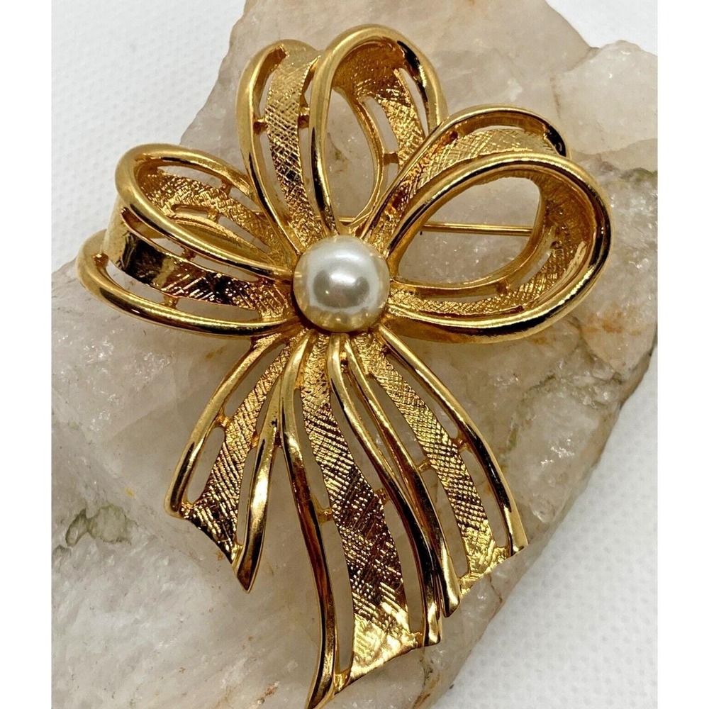 Vintage Napier Signed Bow with Faux Pearl Gold Tone‎ Brooch Pin Organic Shape